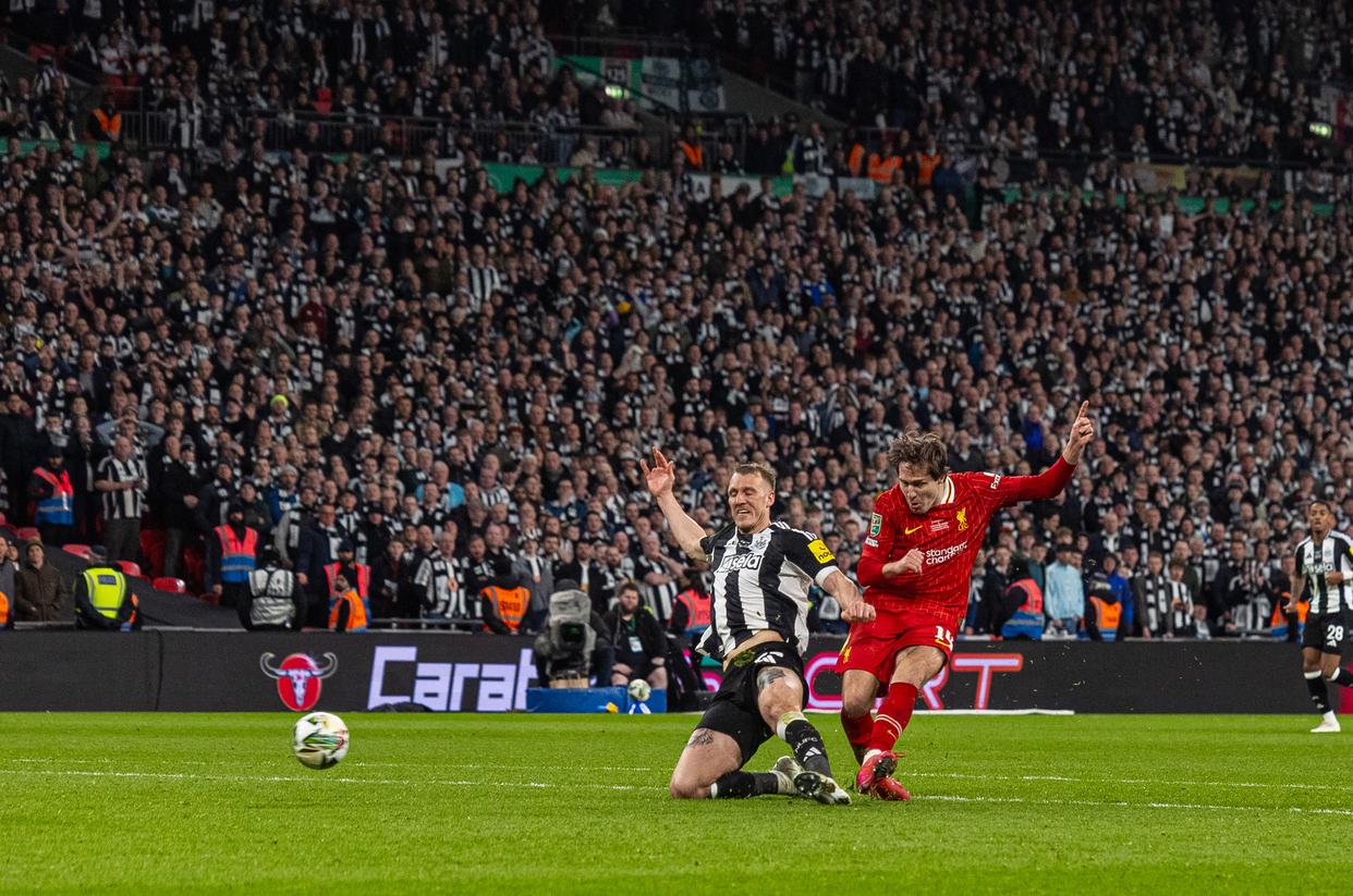 1xbet体育在线登录-关于英格兰队在比赛中赢得胜利，取得第一名的信息