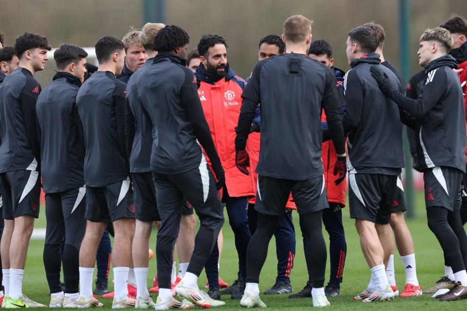 1xbet体育培训-关于曼联中场大将伤愈归队，球队备战展现信心的信息