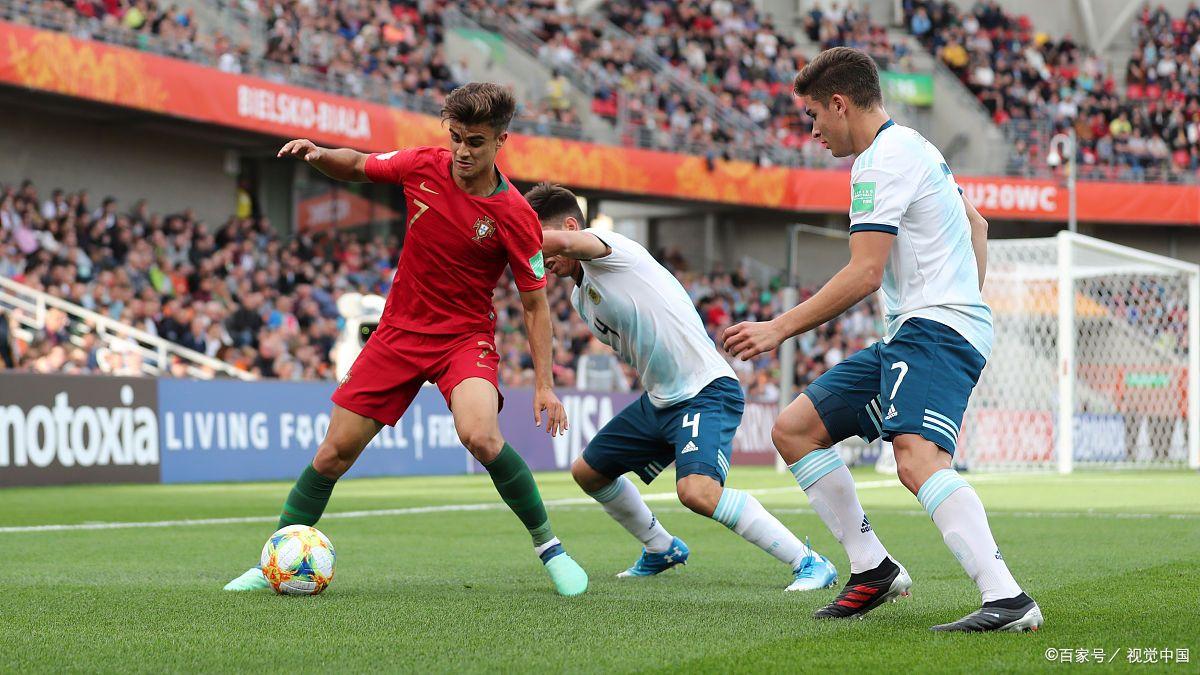 波兰队凭借出色的进攻打破了对手的防线的简单介绍 波兰队凭借出色的进攻打破了对手的防线的简单介绍