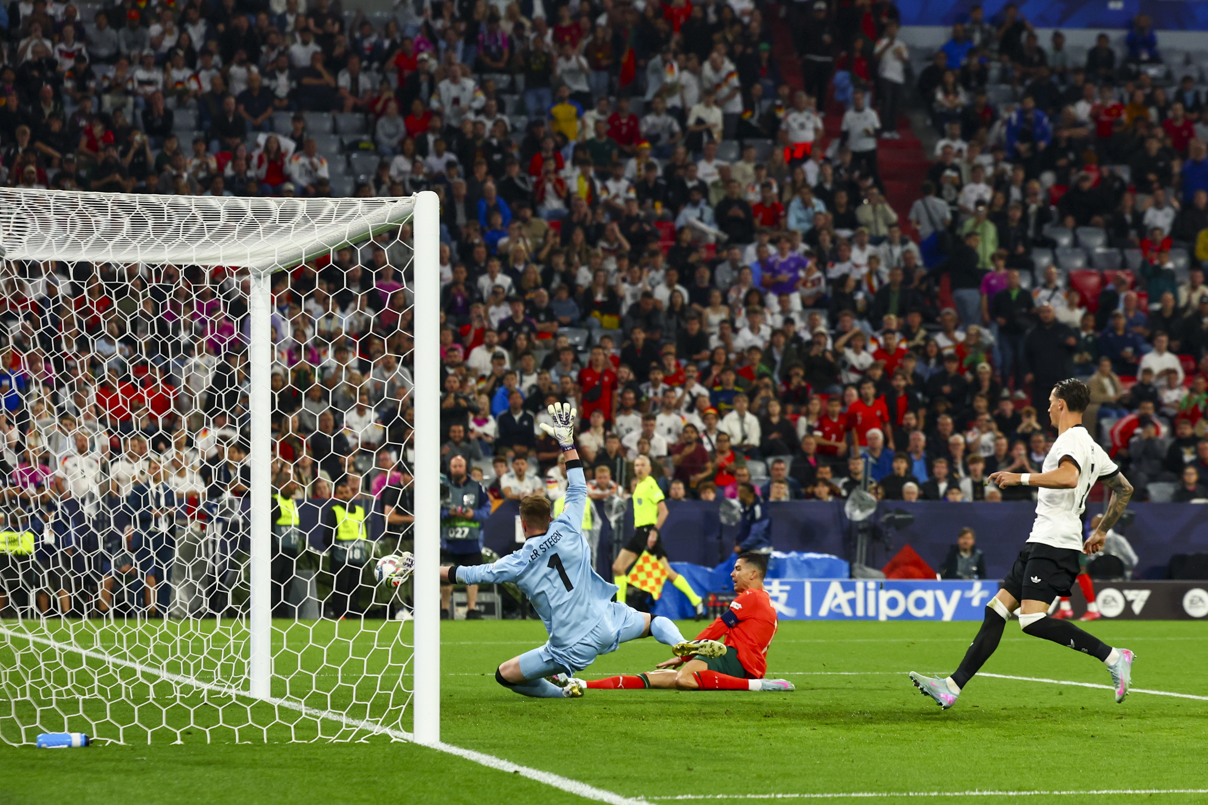 包含葡萄牙主场不敌土耳其,小组出线悬念重重的词条 包含葡萄牙主场不敌土耳其,小组出线悬念重重的词条