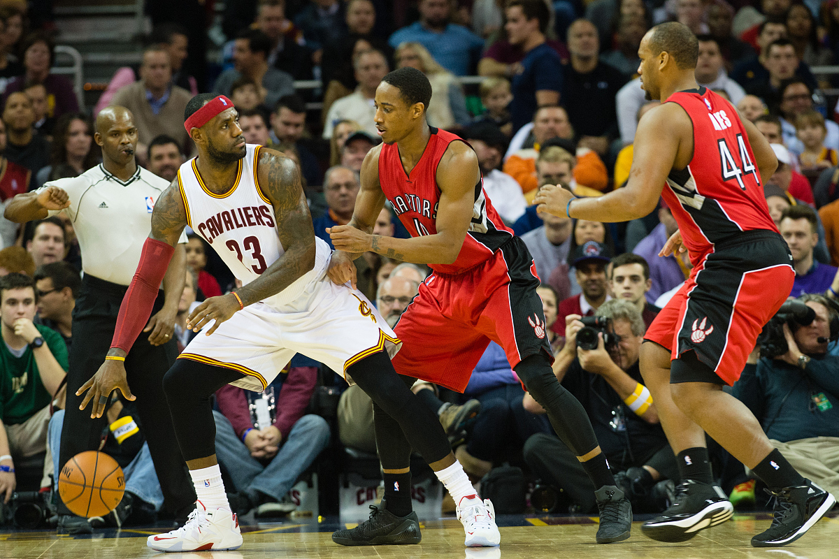 精彩绝伦！赛场上的战斗令人惊叹的简单介绍