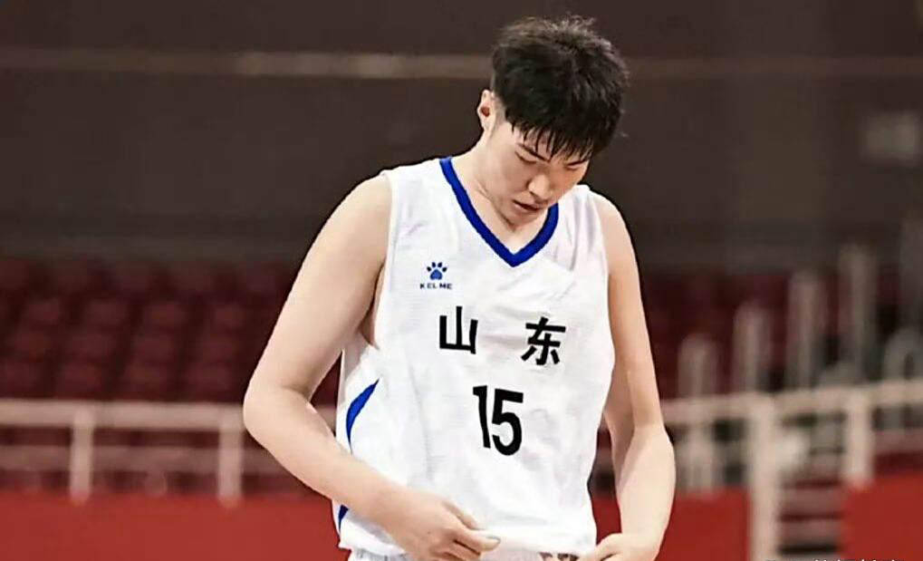 包含广东宏远力挫山东男篮，豪取胜利的词条