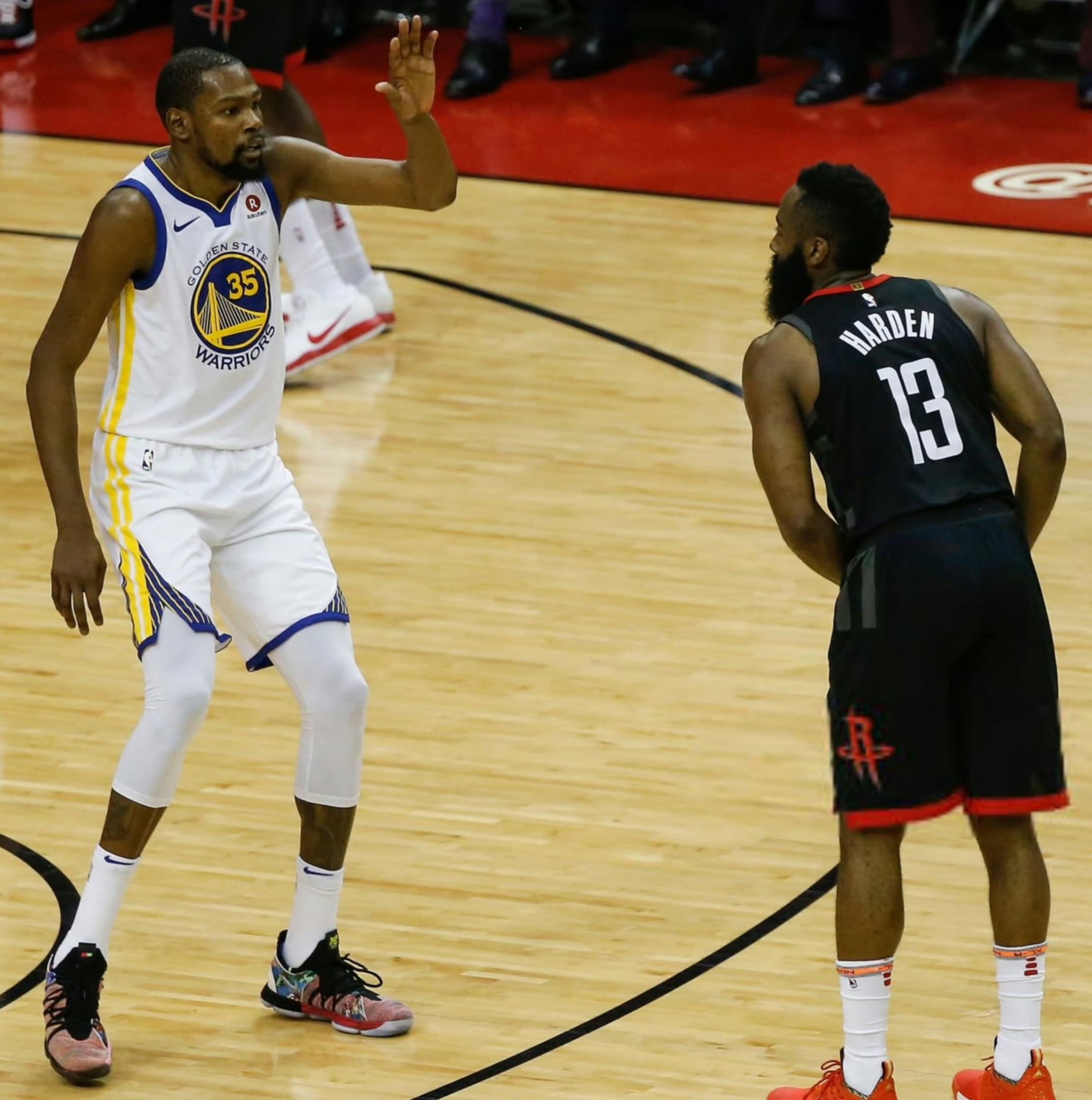 最新赛况：火箭队成功逆转击败勇士队